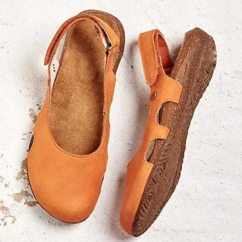 Lorenae | Women's closed-toe sandals with a comfortable design and back strap