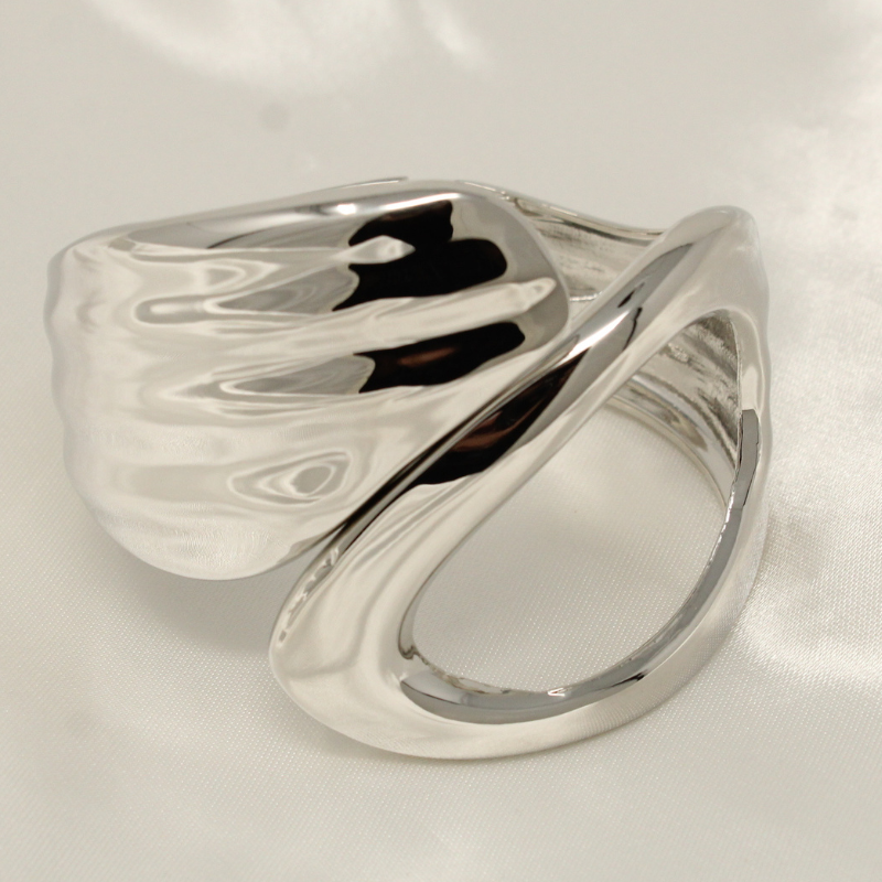 Hollow Multum Bracelet
