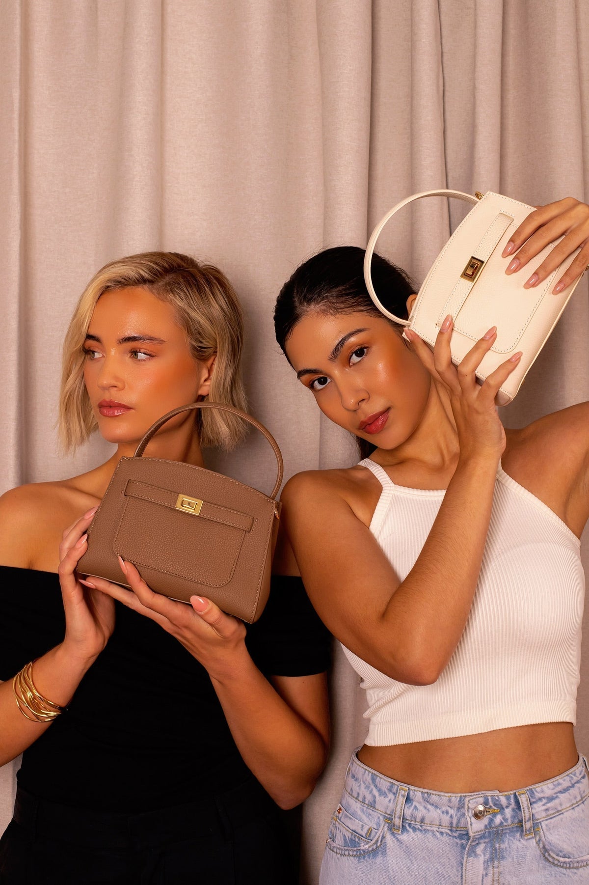 América Handbag – Sophisticated and Versatile Style