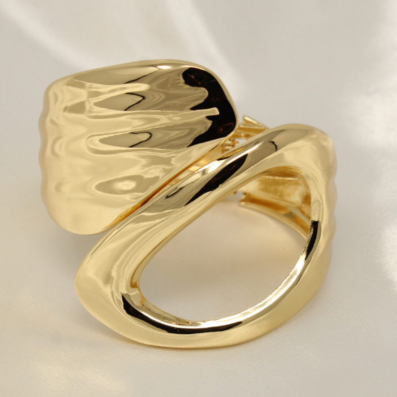 Hollow Multum Bracelet