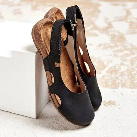 Lorenae | Women's closed-toe sandals with a comfortable design and back strap