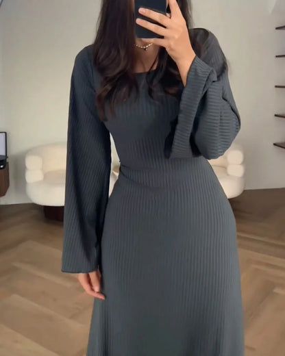 Nadia Dress - Elegant and Classic