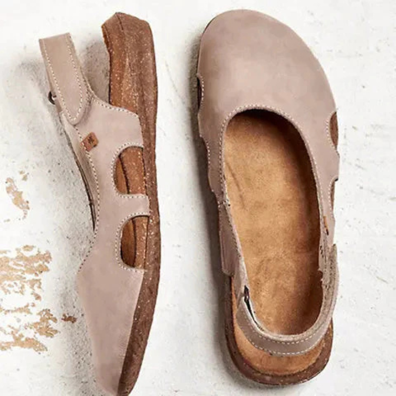 Lorenae | Women's closed-toe sandals with a comfortable design and back strap