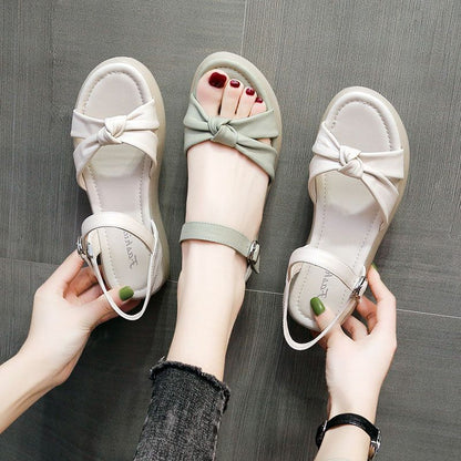 Comfortable sandals with non-slip tendon soles