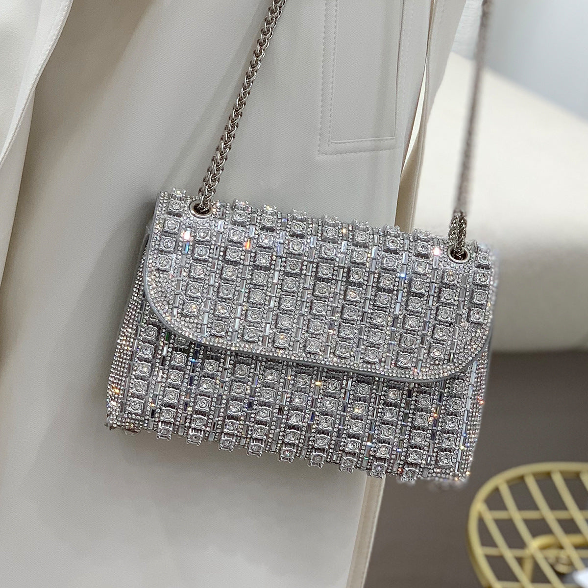 Elegant crystal handbag - zicatela