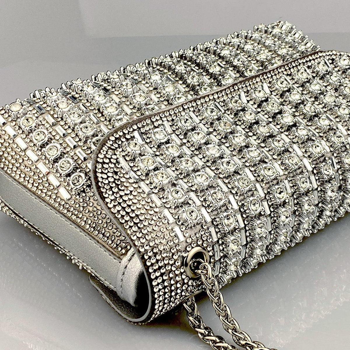 Elegant crystal handbag - zicatela
