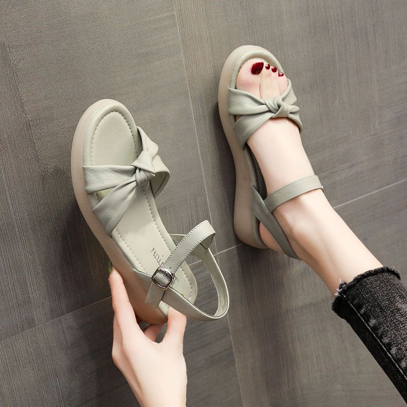 Comfortable sandals with non-slip tendon soles