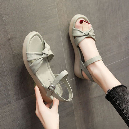 Comfortable sandals with non-slip tendon soles
