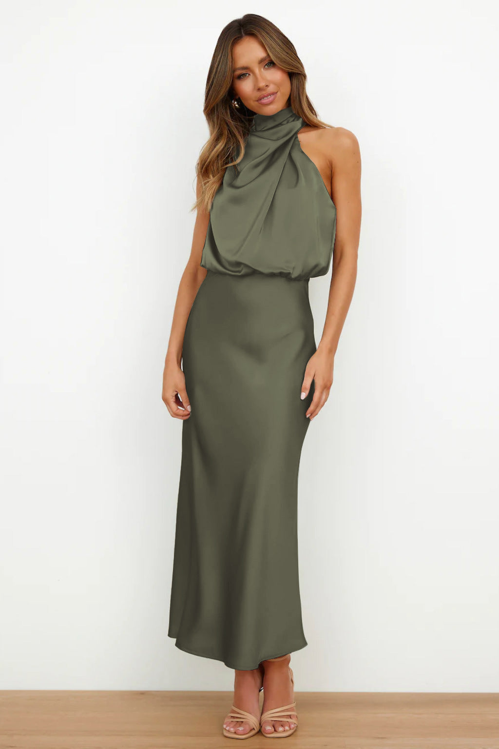 Laura | Chic women's evening dress with halter neck and flowy cut