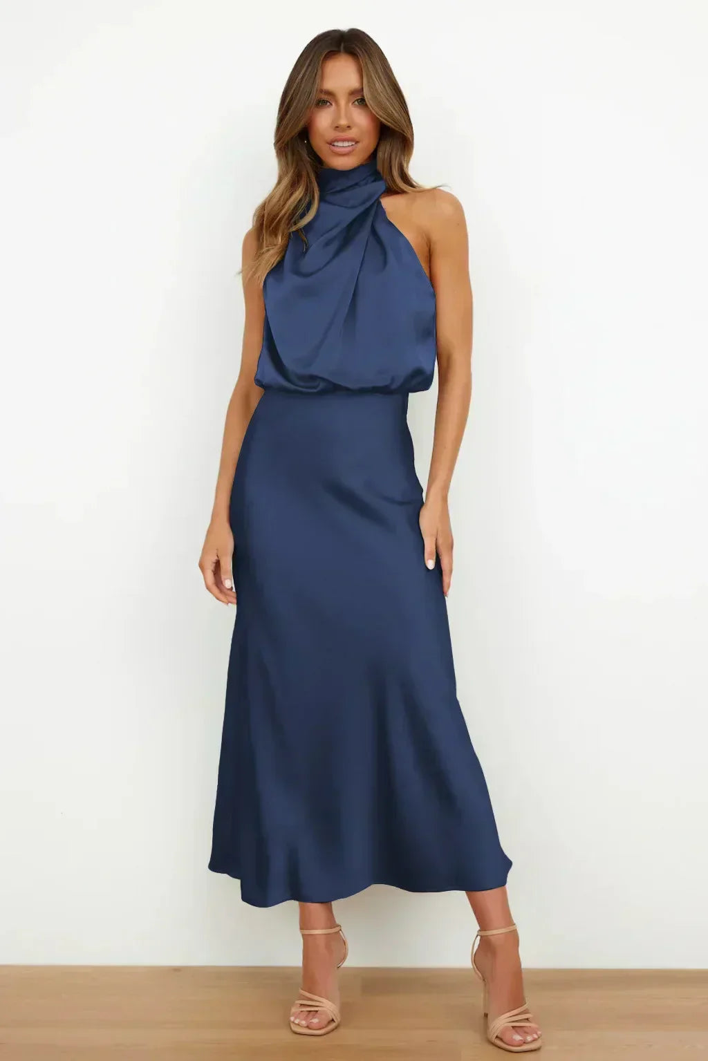 Laura | Chic women's evening dress with halter neck and flowy cut