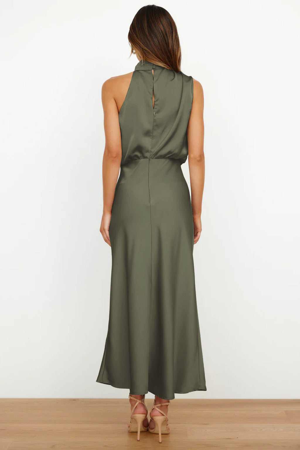 Laura | Chic women's evening dress with halter neck and flowy cut
