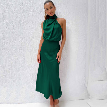Laura | Chic women's evening dress with halter neck and flowy cut