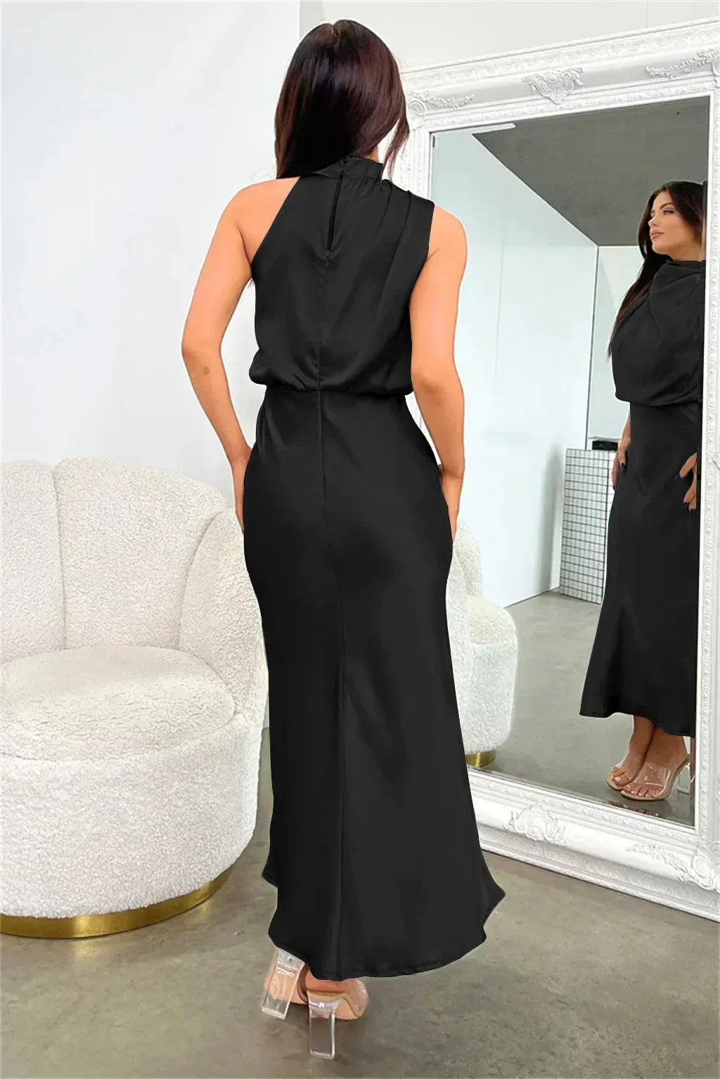 Laura | Chic women's evening dress with halter neck and flowy cut