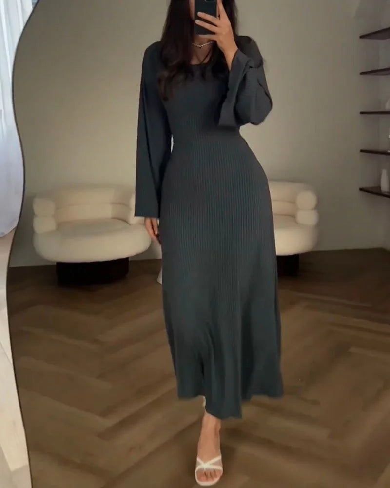 Nadia Dress - Elegant and Classic