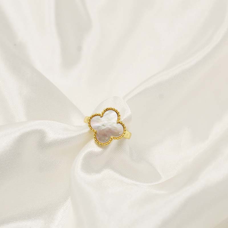 Clover Ring